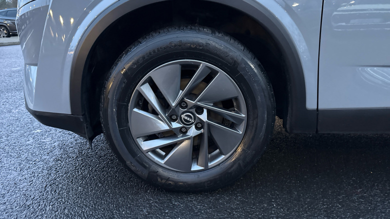 Nissan Qashqai 1.3 DiG-T MH Acenta Premium 5dr Petrol Hatchback